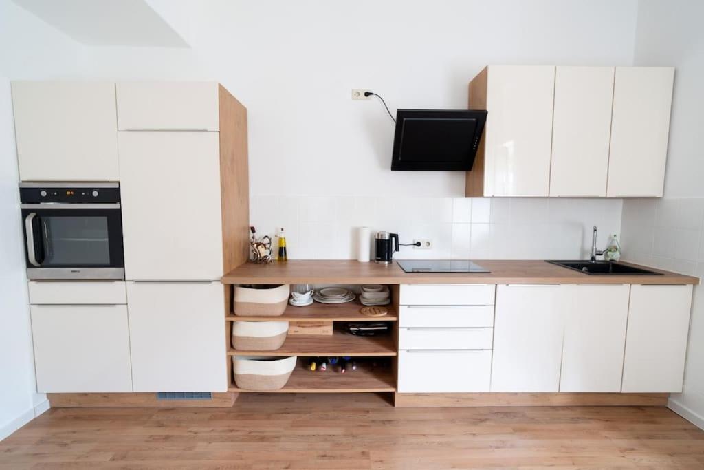 Wohnung Naehe Stadtzentrum Mit Wohnzimmer Und Kueche Coblenza Exterior foto