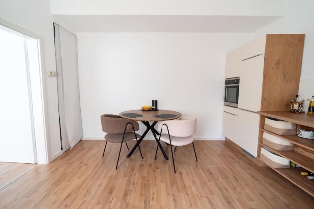 Wohnung Naehe Stadtzentrum Mit Wohnzimmer Und Kueche Coblenza Exterior foto